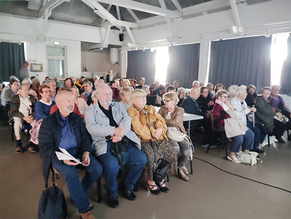 Un public attentif ID366-01_Quartier_Eglise