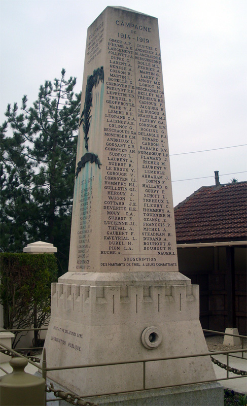 ID547 01 Monument aux morts de Triel